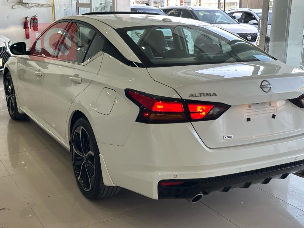 نيسان ألتيما